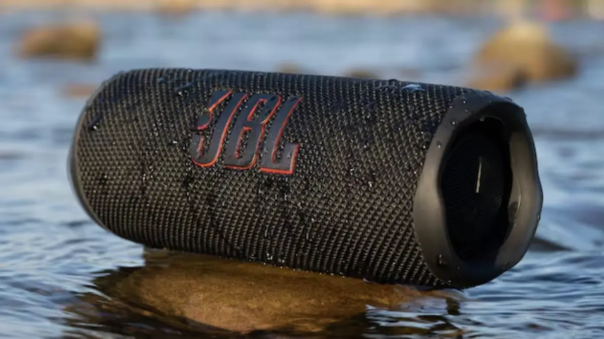 Caixa de som Bluetooth e fones de ouvido para aproveitar o Cupom JBL de primeira compra