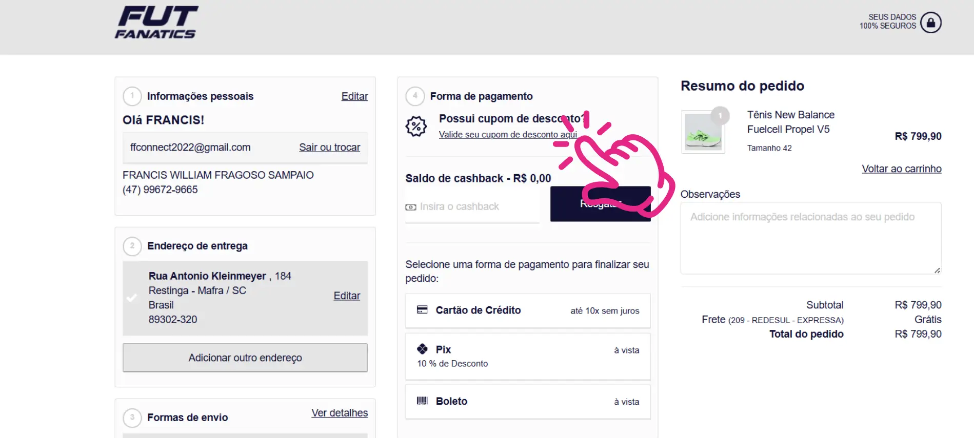 Passo a passo visual mostrando onde clicar para validar o cupom de desconto na página de pagamento da Fut Fanatics.