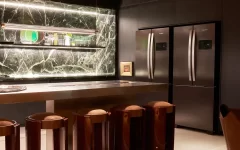 Geladeira Brastemp em cozinha moderna mostrando onde aplicar cupom