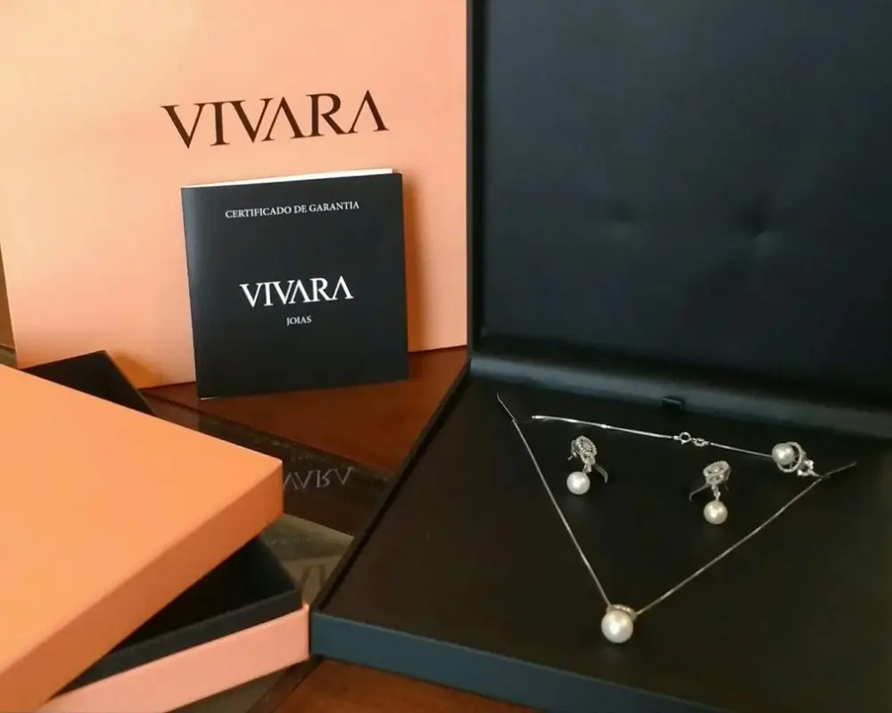 Elegante conjunto de joias de pérola da Vivara, perfeito para ser comprado com desconto.