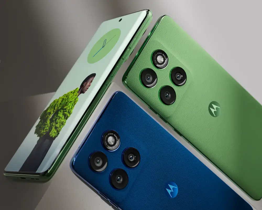 Smartphones da linha Motorola Edge nas cores verde e azul, disponíveis para compra com cupom de desconto.