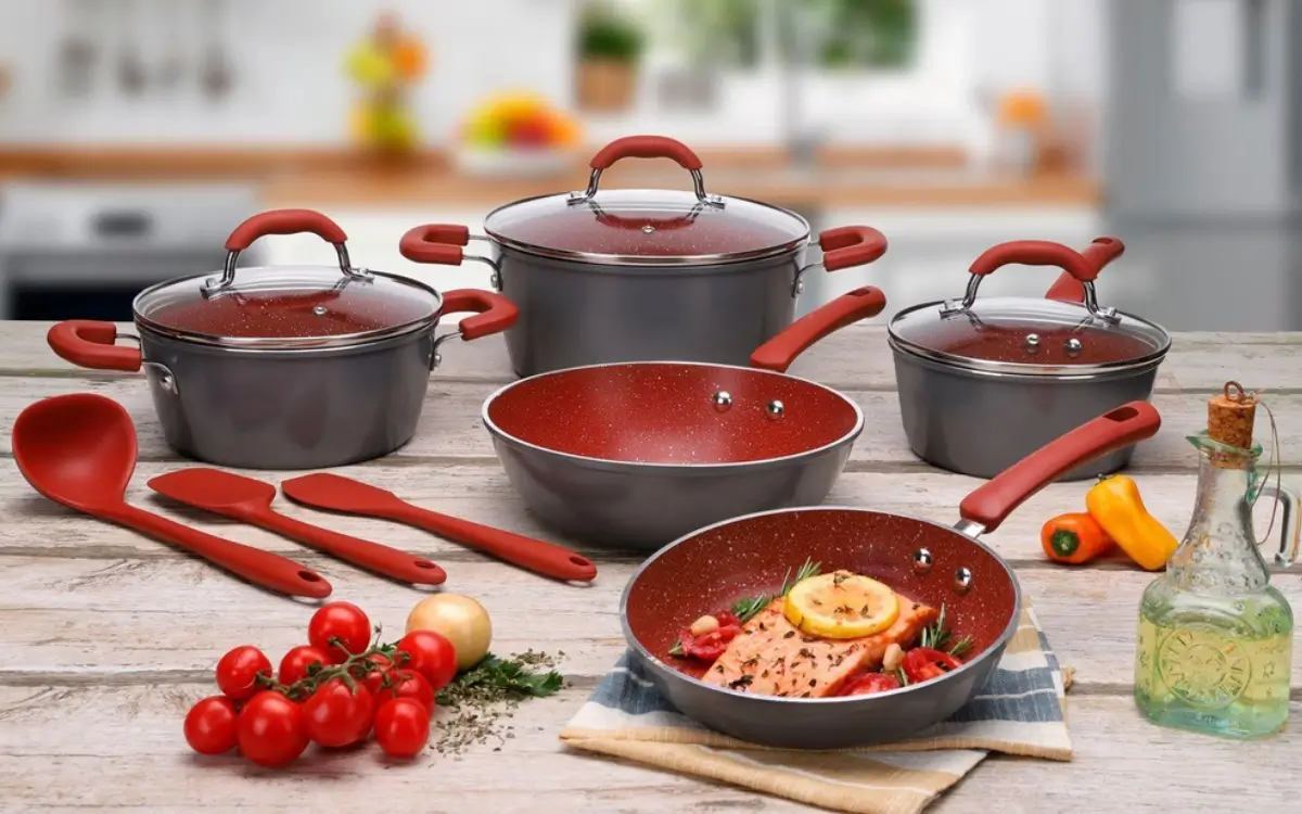 Detalhe do jogo de panelas Brinox da linha Ceramic Life com desconto.