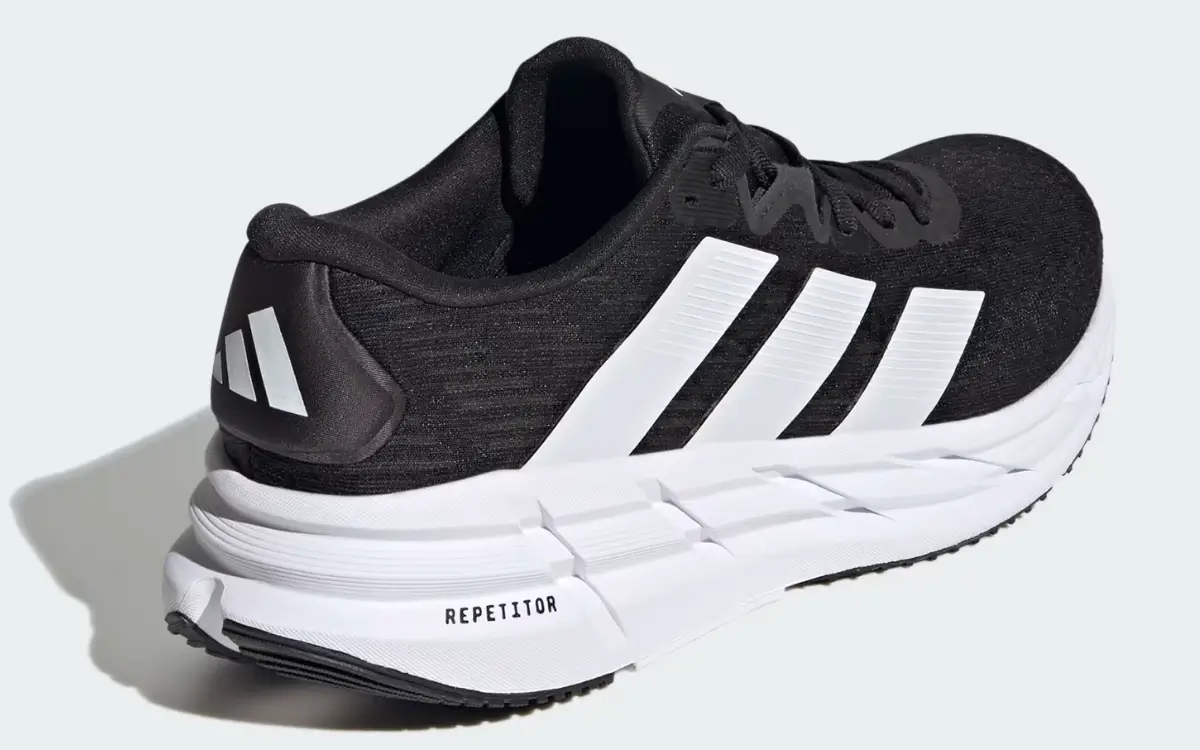 Tênis Adidas com desconto em promoção